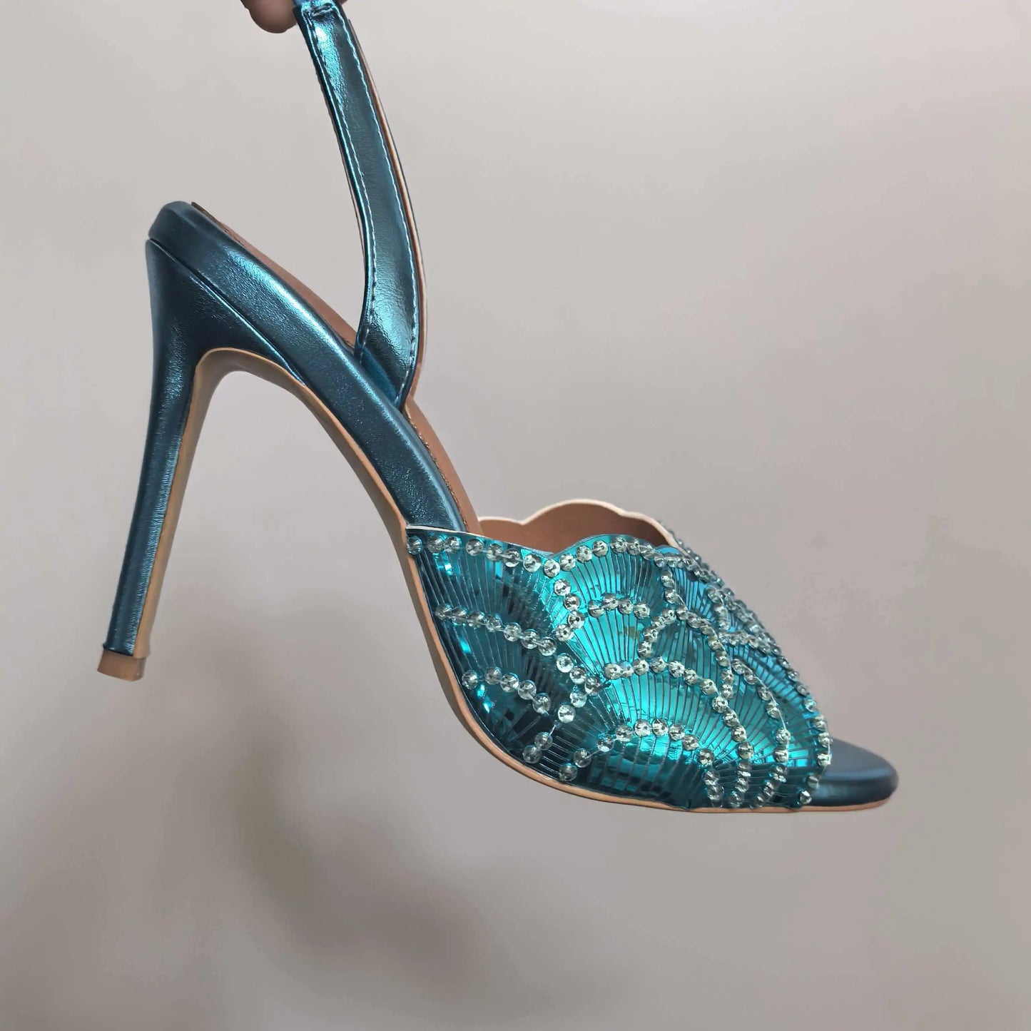 2026 New Gold Pineapple Sexy Rhinestone Fine High Heel Sandals Women's Outdoor Wear Glamorous Lady Executive Plus Size Slippers