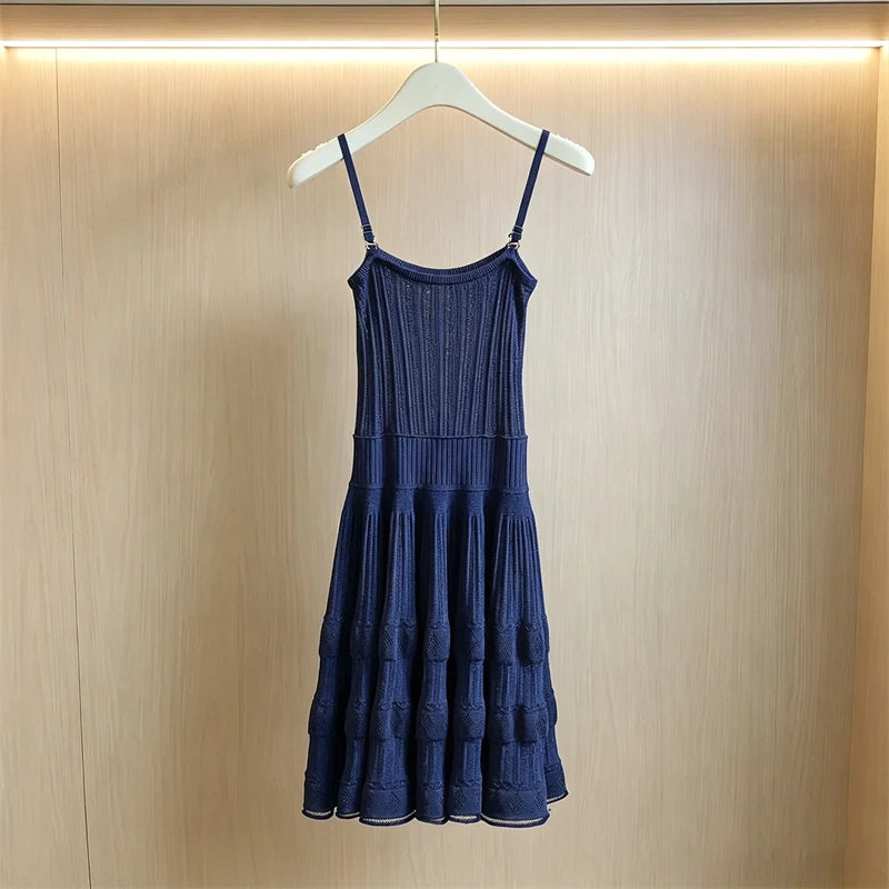 2026 Summer New Women's Breathable Pleated Suspender Dress, High-Quality Fashionable Casual Vacation Fitted A-line Knit Skirt