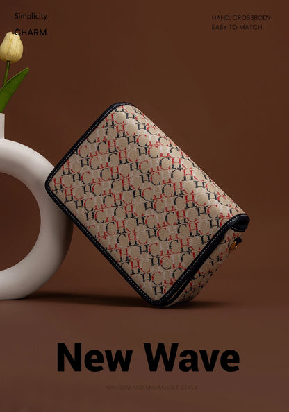 CHCH Women's Saddle Bag 2024 New Brand Letter Printed Flap Cross Shoulder Bag Retro Wide Shoulder Strap Single Shoulder Bag