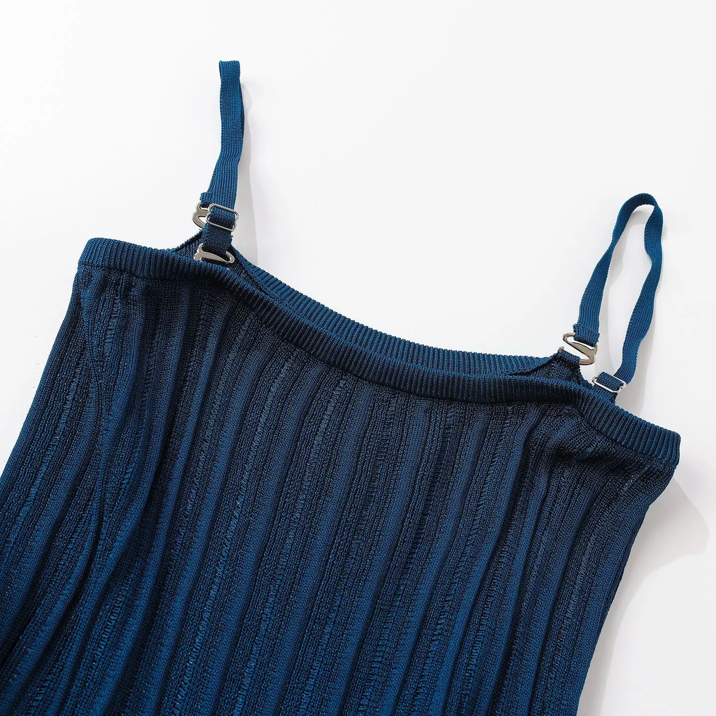 2026 Summer New Women's Breathable Pleated Suspender Dress, High-Quality Fashionable Casual Vacation Fitted A-line Knit Skirt