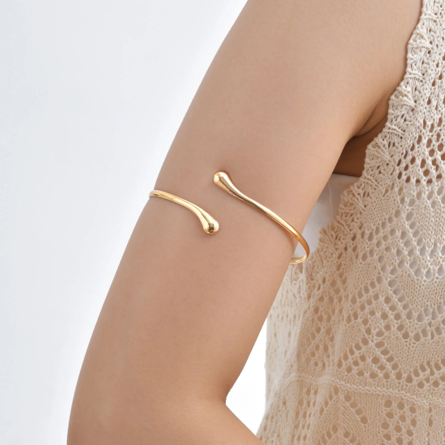 Upper Arm Armlet Bracelets for Women, Fashion Creative Spiral Line Adjustable Armband Cuff Bangle, Luxury Aesthetic Jewelry