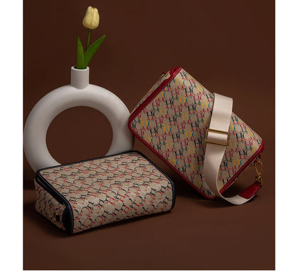 CHCH Women's Saddle Bag 2024 New Brand Letter Printed Flap Cross Shoulder Bag Retro Wide Shoulder Strap Single Shoulder Bag