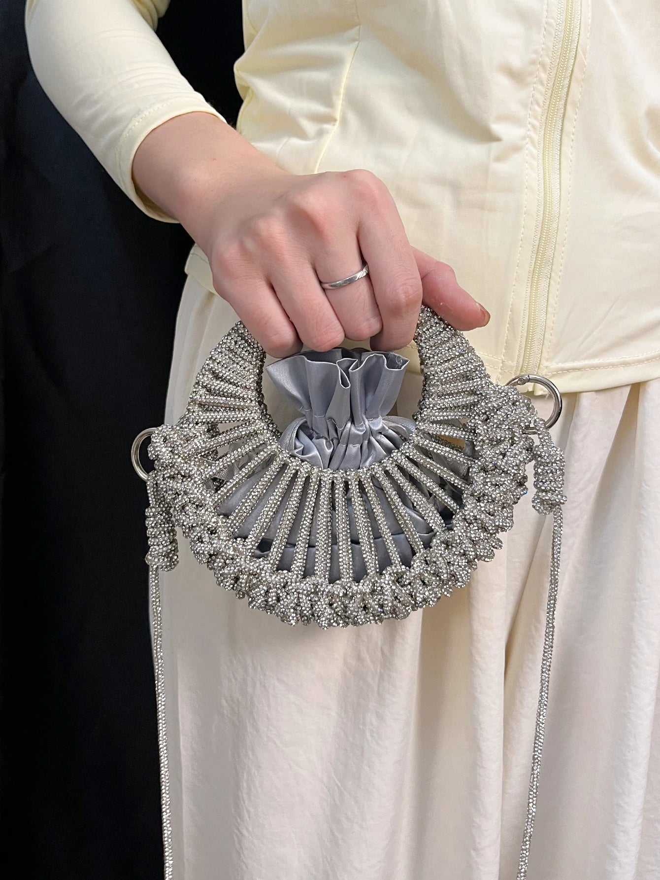 Niche design full diamond shiny small round bag for women 2025 socialite dinner bag casual versatile handbag rhinestone bag